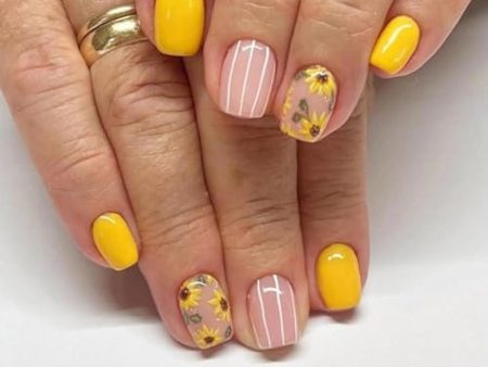 Yellow Press on Nails Short Square Fake Nails Yellow False Nails Vintage Oil Painting with Sunflower Design Stick on Nails Glossy Cute Acrylic Artificial Line Glue on Nails for Women Manicure24pcs Fashion